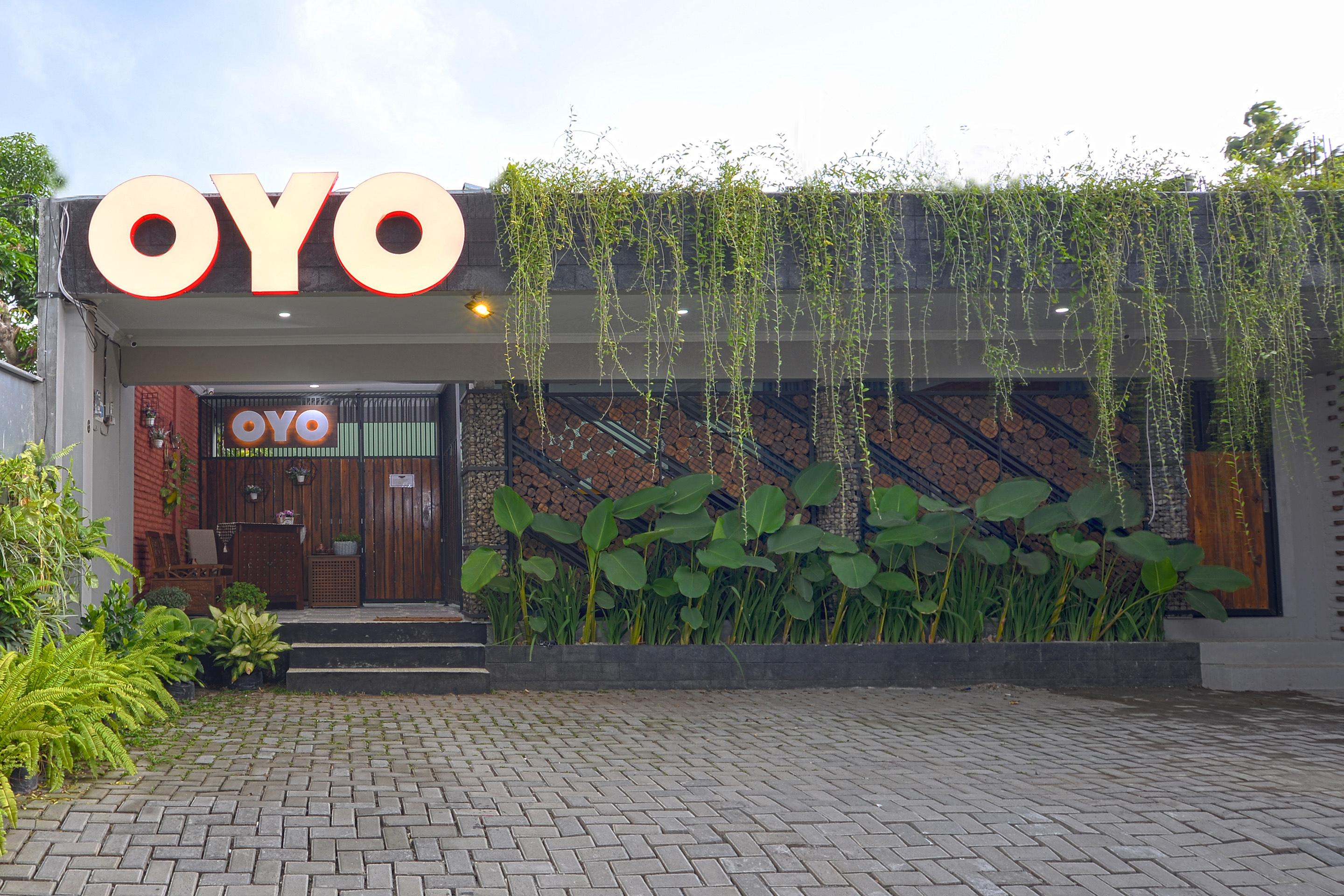 Oyo 583 Puri Gejayan Asri Syariah Hotel Kejayan Exterior foto