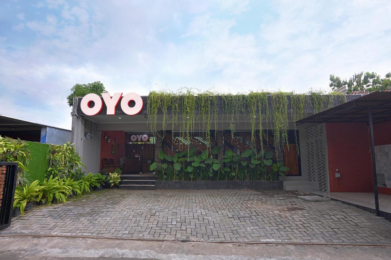 Oyo 583 Puri Gejayan Asri Syariah Hotel Kejayan Exterior foto